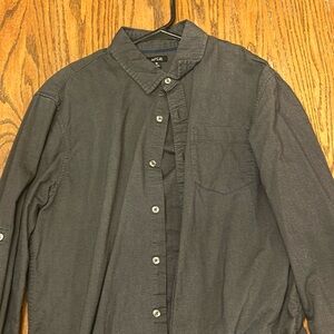 Men’s Dress Shirts 
1 small grey stripe 2 medium